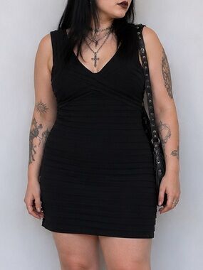 Ricki's Early 2000s Black Textured Goth Sleeveless V Neck Dress